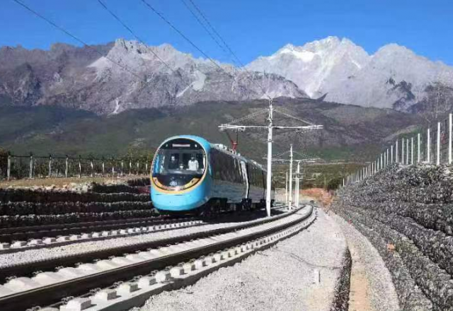 贝博·（中国）手机网页版 | 双向变流技术赋能高海拔轨道交通