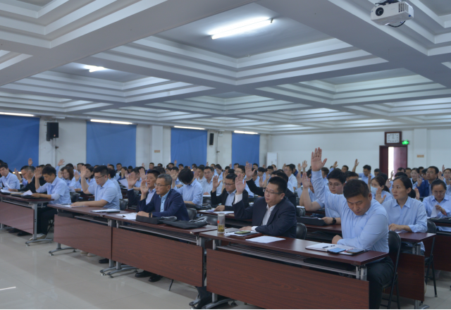 贝博·（中国）手机网页版第四届四次职工代表大会暨劳模表彰大会召开