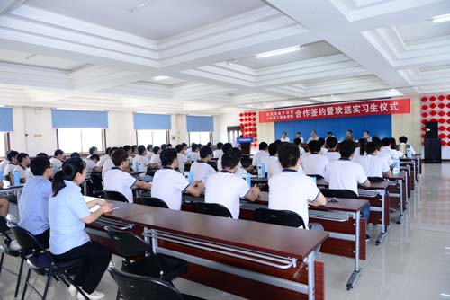 贝博·（中国）手机网页版公司与山东理工职业学院合作签约暨欢送实习生仪式隆重举行